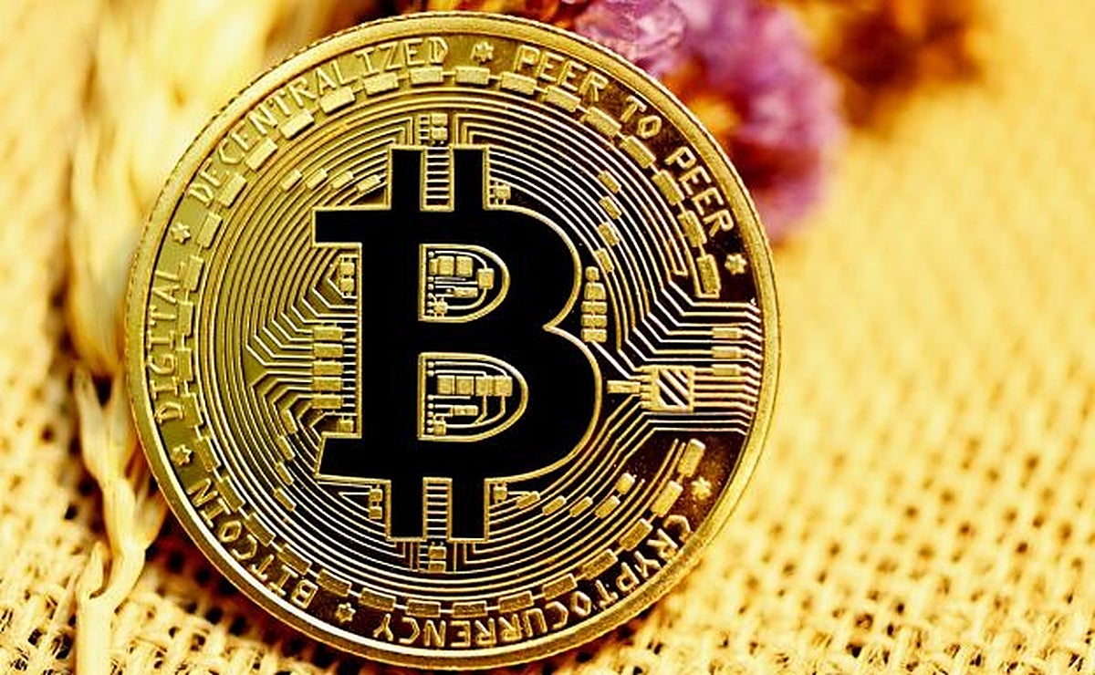 Bitcoin trades near 72663 euros amid market caution