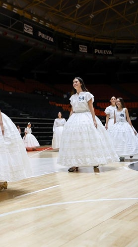 Imagen secundaria 2 - Ensayo de las candidatas antes de la gala del Roig Arena.