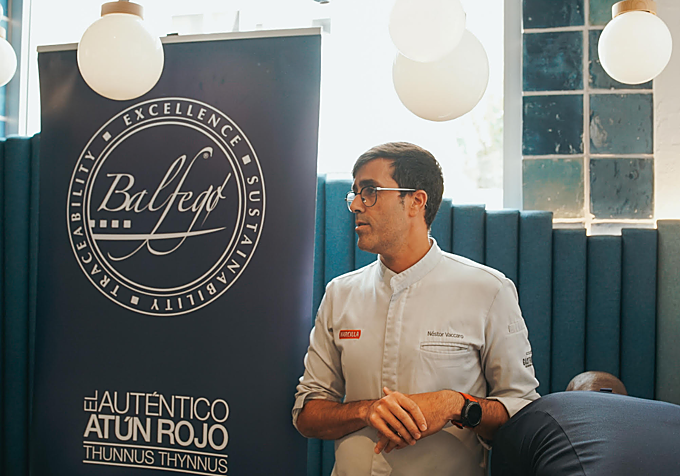 Néstor Vaccaro, director de Restauración de Gastroadictos, durante una jornada de ronqueo en un local del grupo.