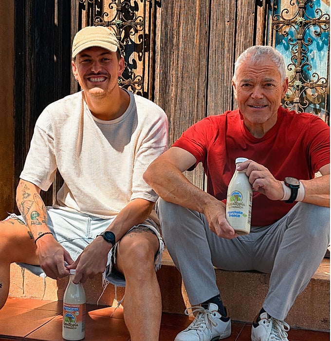 Jose ramón y Alejandro Panach con la nueva horchata.
