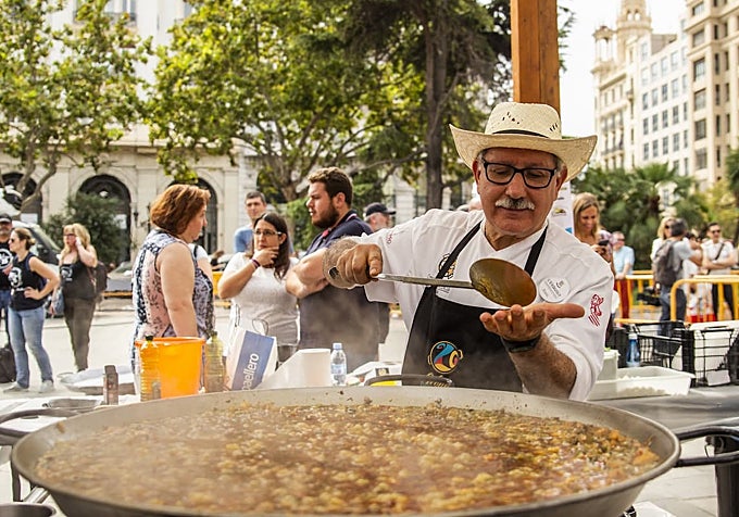 La cocina del arroz tiene en la paella su principal exponente.