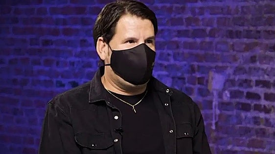 Lucas, de Andy y Lucas, muestra en prime time su nueva imagen tras la operación de nariz: «Fue muy duro, me sobrepasó»