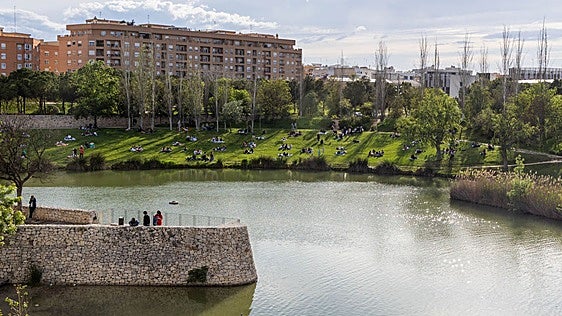 Catalá encarga un estudio de inundabilidad del Parque de Cabecera por la dana