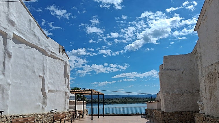Sempere inaugura al mirador al pantano de Bellús
