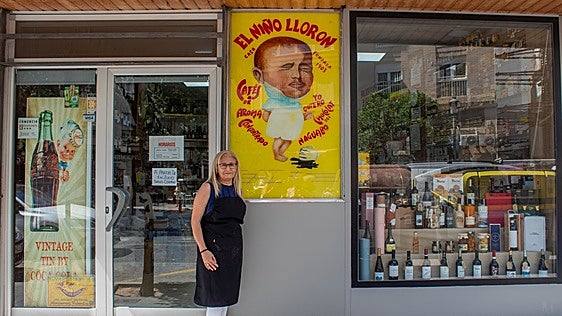 El niño llorón: el llanto por una taza de chocolate derramada y el centenario ultramarinos de Valencia