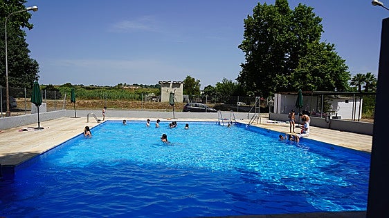 Xàtiva suspende actividades y amplía el horario de las piscinas municipales para hacer frente a la ola de calor