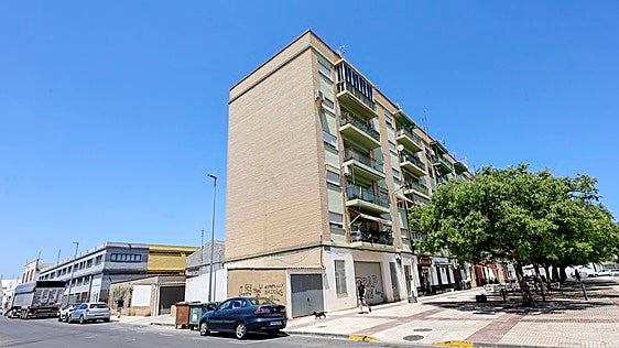 La aldea gala de un polígono valenciano o cómo vivir en un piso rodeado de industrias en Xirivella