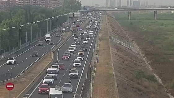 Largas colas en la Pista de Silla y la A-7 en la mañana de este jueves 16 de julio