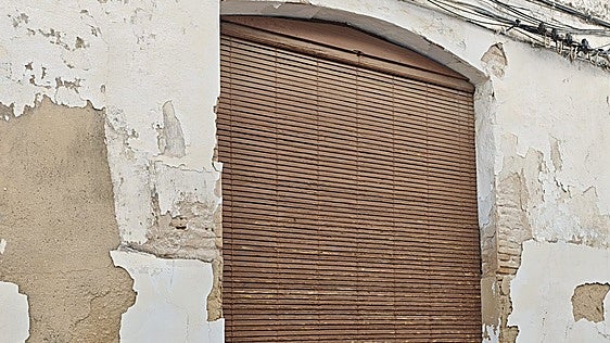 Oliva compra tres casas privadas para garantizar el futuro de su Palau Comtal