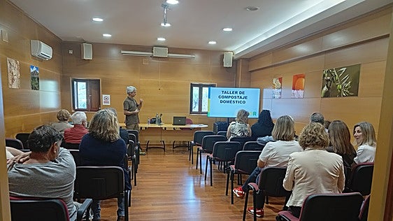 1.450 familias rebajan su tasa de residuos al tratar en casa la fracción orgánica