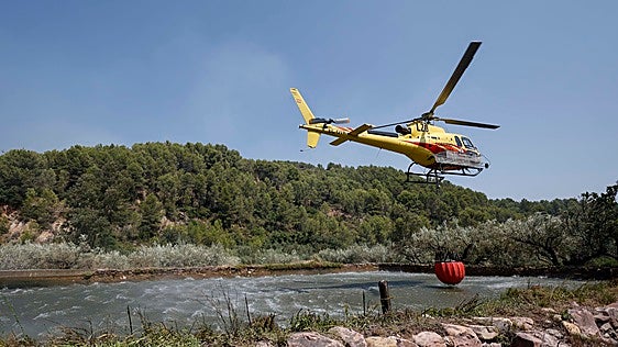 Los pilotos que extinguen incendios denuncian la falta de personal