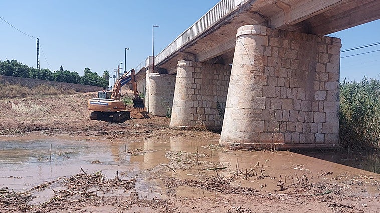 La Diputación cierra al tráfico el puente del Sellent para construir dos carriles