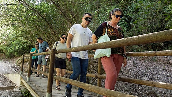 La Diputación de Valencia cofinancia la adaptación de tres caminos para invidentes en la Canal de Navarrés