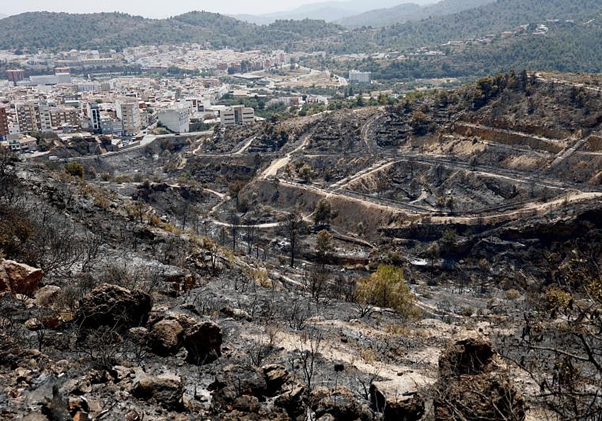Controlado el incendio de la Vall d'Uixó que ha arrasado cerca de 10.000 hectáreas en la Sierra de Espadán