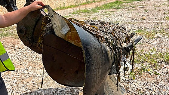 Bugarra reabre su playa fluvial tras finalizar el dragado y retirar tubos y árboles del agua