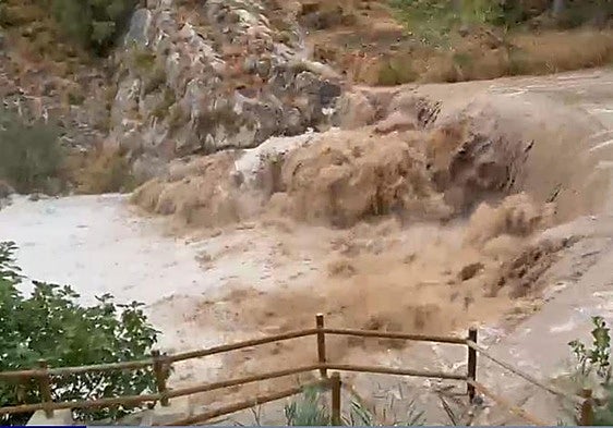 «Cómo es posible que haya otra riada y el puente se vuelva a caer»
