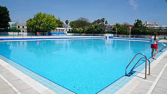 Piscinas gratuitas en l'Horta para combatir una jornada de hasta 44 grados