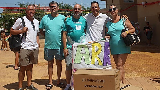 Vecinos que marcan la diferencia: fiestas solidarias en una urbanización de Canet d'en Berenguer