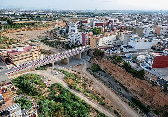 La CHJ cobra 67 euros a la Generalitat por autorizar cada actuación en barrancos de la dana