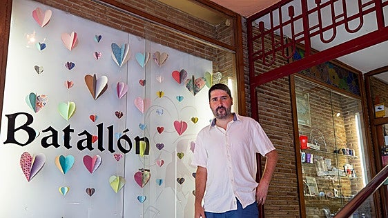 Batallón: la tienda de Valencia que une a la madre de Francis Montesinos con el 600