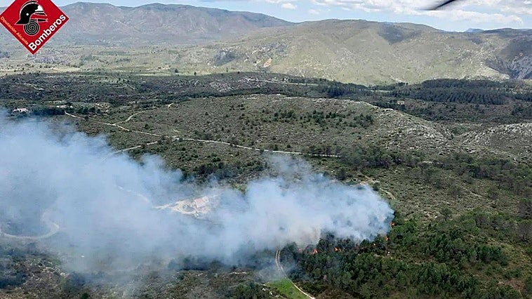 Controlado un incendio forestal en la Vall de Gallinera con cuatro focos