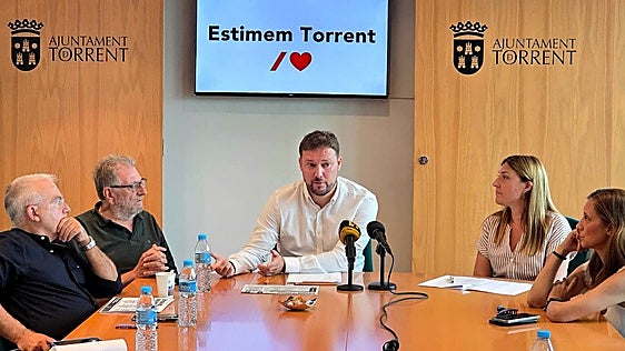 El PSPV lanza su primera promesa electoral en Torrent: reducir el «basurazo»