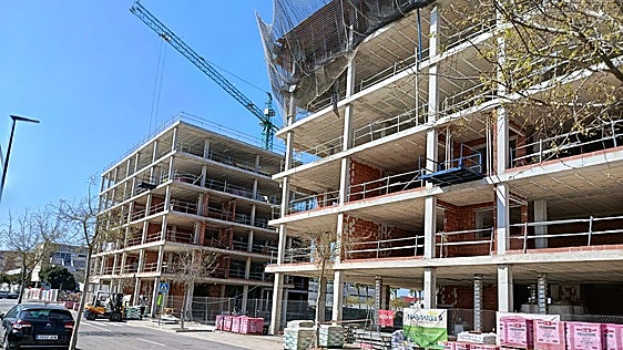 El Gobierno pone en alquiler 56 pisos en la Ribera a partir de 350 euros