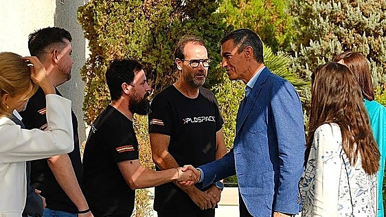 Pedro Sánchez visita las instalaciones de PLD Space en Elche