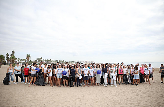 Burriana se suma un año más a la campaña europea #EUBeachCleanup con una jornada de limpieza en la playa del Arenal