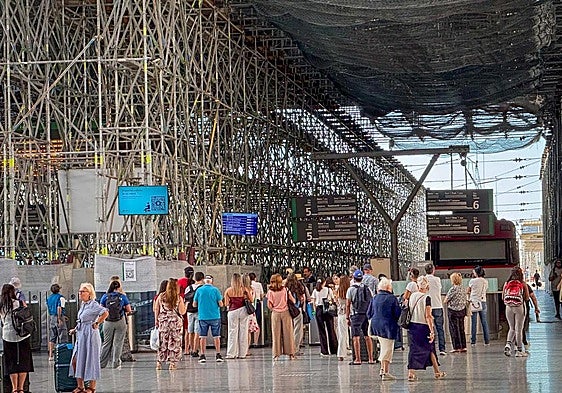 Los usuarios de Cercanías vuelven a estallar: «Se está maltratando a Valencia»