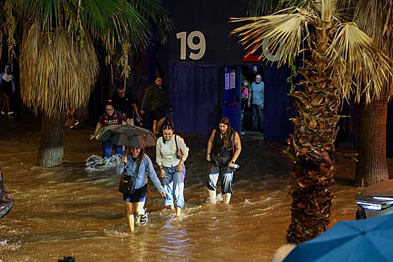 Valencia revive el miedo a la dana: ES-Alert, rescates y alerta hidrológica en barrancos