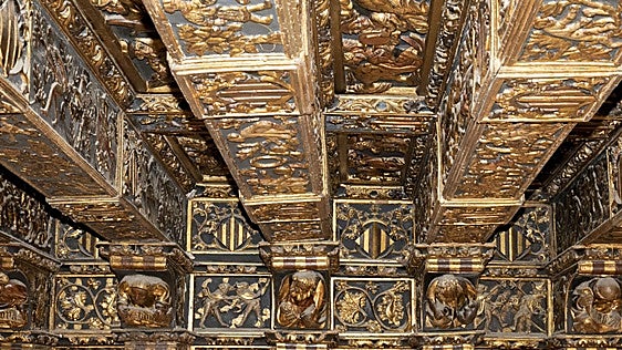 El rico artesonado de la Lonja volverá a lucir