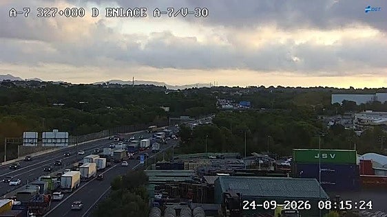 Un accidente en la A-7 a la altura de Sagunto provoca largas colas sentido Valencia