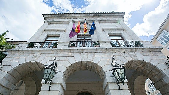 Gandia combinará contenedores con el sistema puerta a puerta en el nuevo plan de residuos