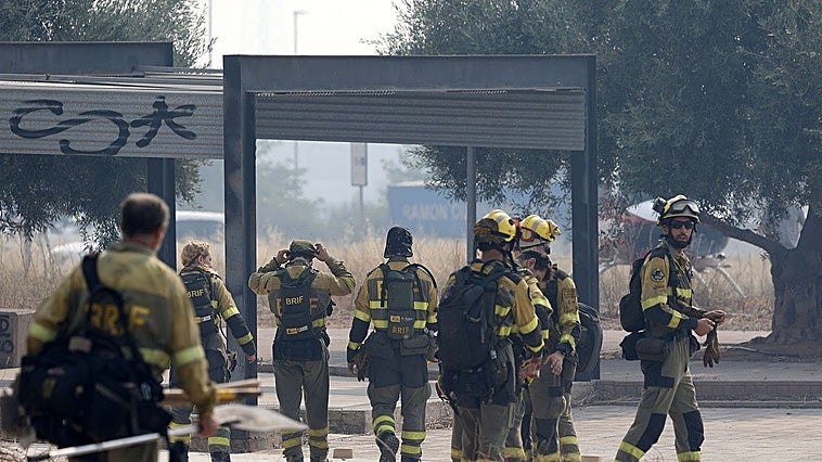 La Generalitat crea 64 plazas de bomberos forestales y subirá el sueldo al resto