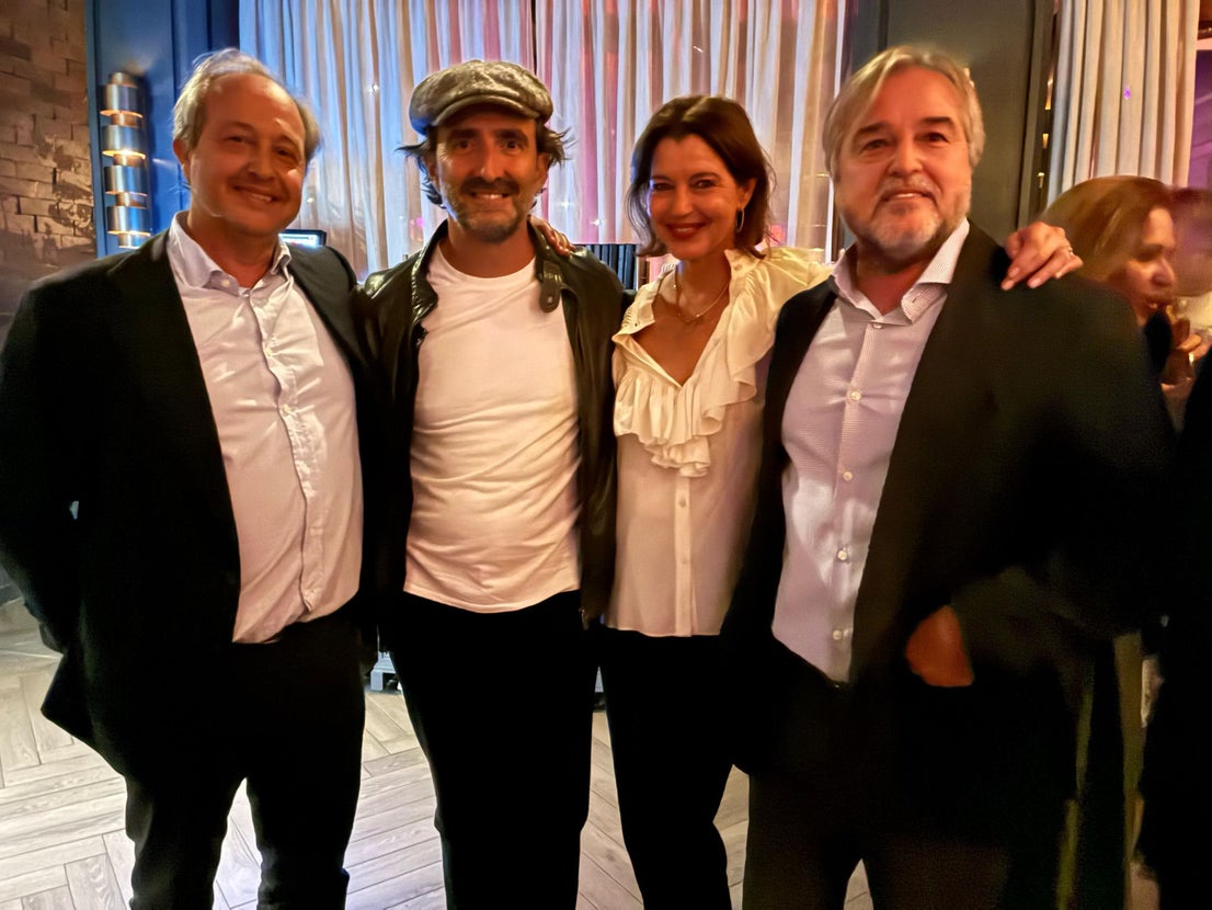 Los hermanos Nacho, Isabel y Fernando Aliño con Javier Botella.
