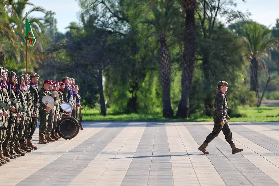 FOTOS | Felipe VI asiste a maniobras militares en Bétera