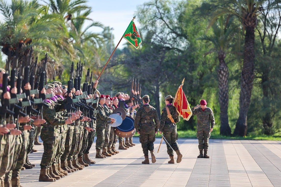 FOTOS | Felipe VI asiste a maniobras militares en Bétera