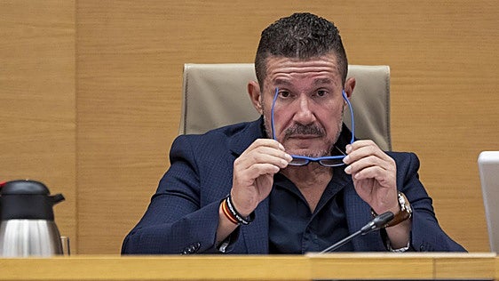 El número dos de Pradas se niega a responder en el Congreso: «Quieren un titular y no se lo voy a dar»