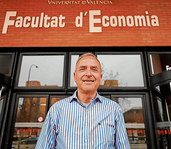 La opinión de un experto valenciano: «Las reformas del sistema de pensiones no son suficientes»