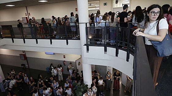 Miles de opositores a profesores en la Comunitat se la juegan en el práctico sin las agotadoras esperas de la semana pasada