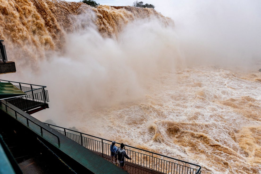 Las impresionantes imágenes de la crecida del agua en el Parque de las cataratas de Iguazú