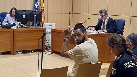 A juicio el acusado de asesinar a tiros a un hombre delante de su hijo en Alaquàs