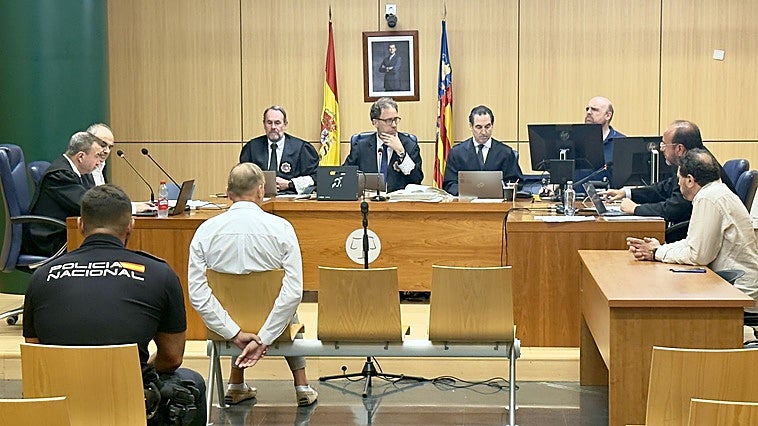 Quince años de prisión para el pederasta nazi oculto en La Canal de Navarrés