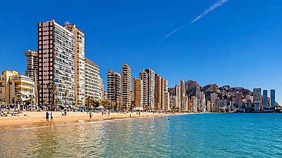 Un accidente de 'parasailing' provoca la muerte de una turista británica de 66 años en Benidorm