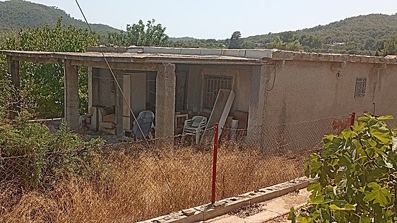 Un hombre convive siete meses con el cadáver de su padre en una casa de campo de Vilamarxant