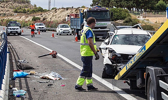 Un fallecido y un herido en un accidente de tráfico en Polinyà de Xúquer que obliga a cortar la AP-7