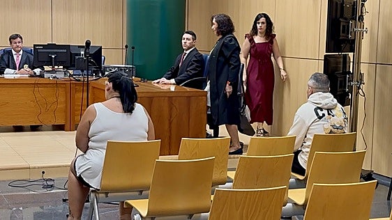 Misma pena para el agresor sexual que para la cuidadora de la menor de la que abusó