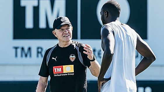 Mouctar Diakhaby quiere subirse al barco de Javier Aguirre