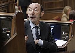 Rubalcaba se lanza a por el liderazgo del PSOE